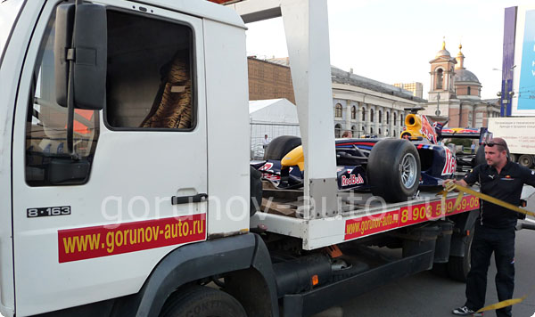 Болид Red Bull Racing (Formula 1) на эвакуаторе Горюнов-Авто (фото 2)
